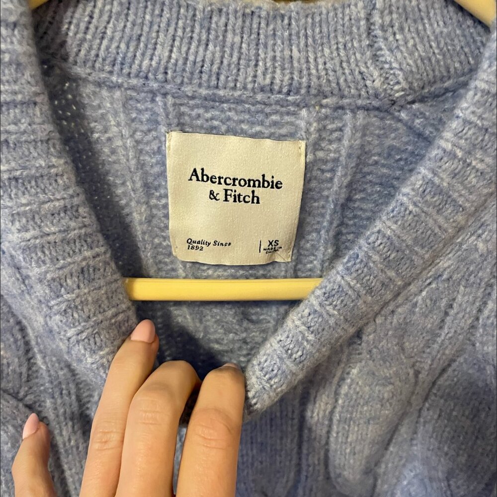 NWT ABERCROMBIE WOMEN'S A&F MADELINE CABLE CREW SWEATER--LIGHT BLUE--XS - Picture 5 of 6